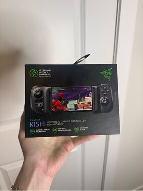 Razer Kishi Mobile Gaming Controller - Black with Green Accents